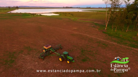 DOS EÓLICOS VIRA P FAZENDA_Moment.00_04_42_11.Quadro217_f5f3e459497371a4f6edffe475cc28d85582b0ab.jpg